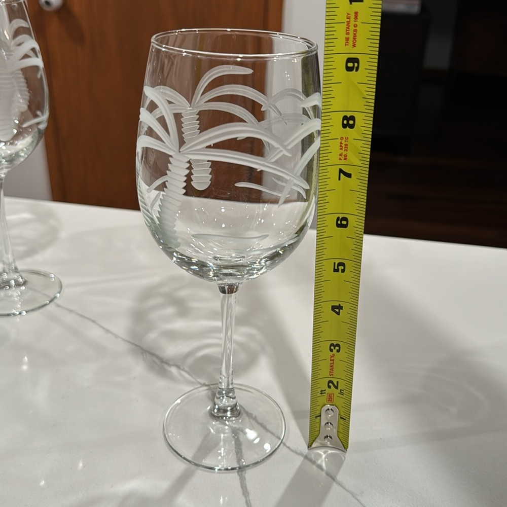 Late 20th Century Rolf Palm Tree Etched Glass Wine Glasses- Set of 4 - Picture 5 of 8